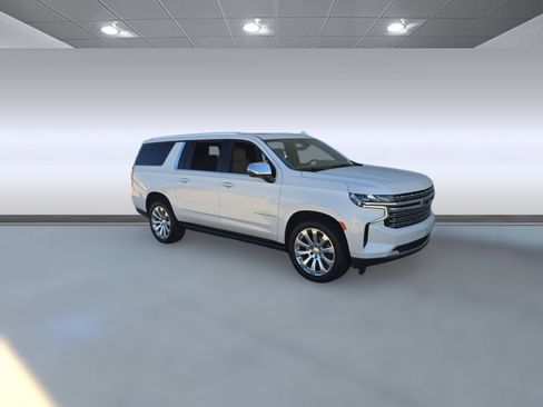 Used 2021 Chevrolet Suburban Premier w/ Premium Package image 7