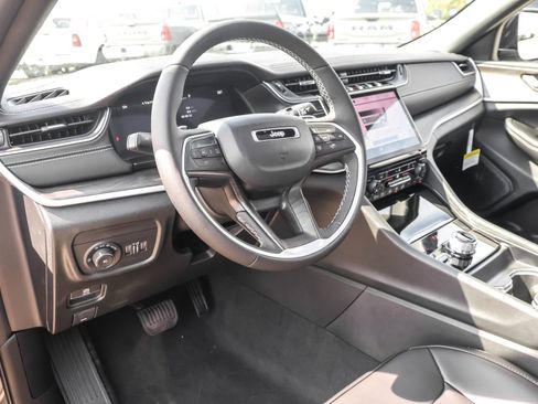 New 2025 Jeep Grand Cherokee Limited image 4