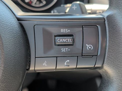 Used 2023 Nissan Rogue S AWD/4WD image 13