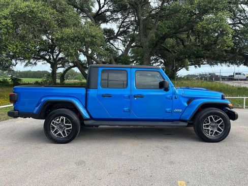 Used 2020 Jeep Gladiator Overland AWD/4WD image 4