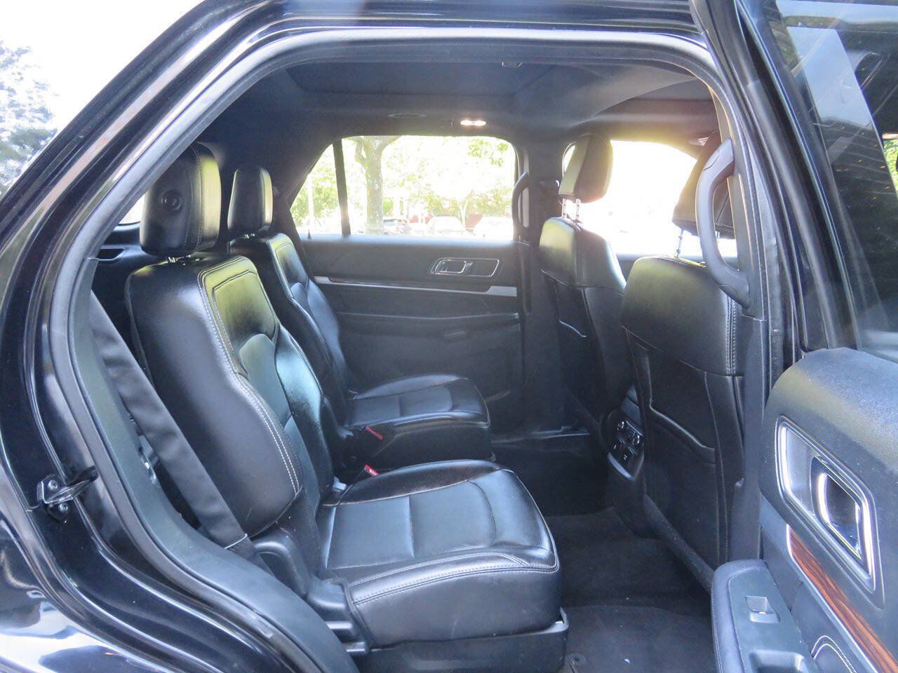 Used 2018 Ford Explorer Limited w/ Equipment Group 301A AWD/4WD image 22