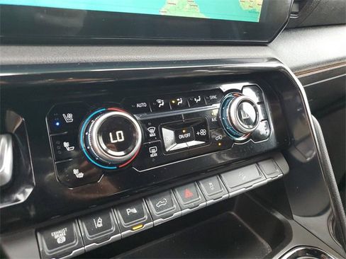 Used 2025 GMC Sierra 2500 AT4 w/ AT4 Premium Plus Package image 23