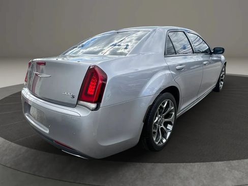 Used 2018 Chrysler 300 S w/ 300S Premium Group RWD image 5
