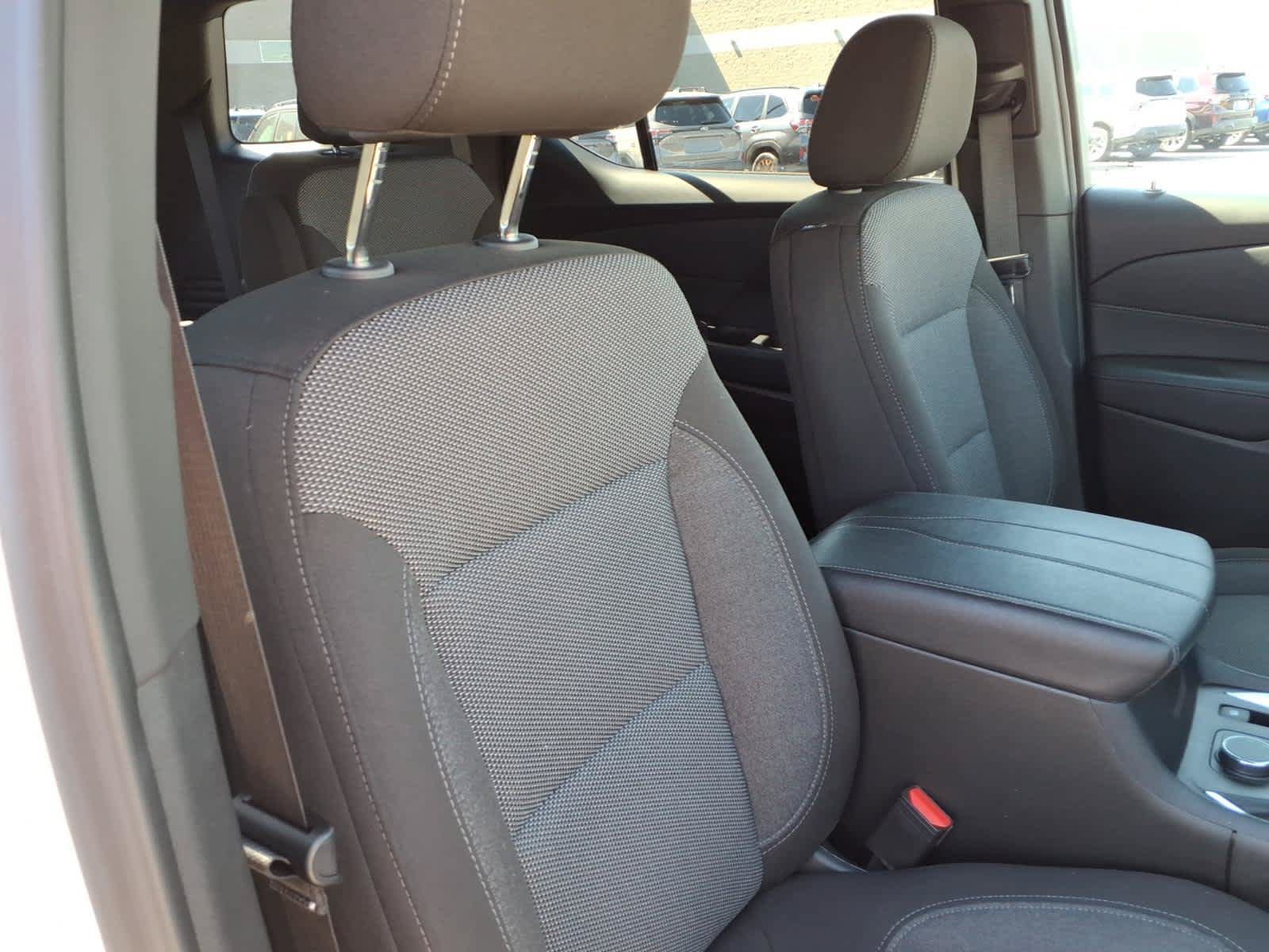 Used 2023 Chevrolet Traverse LT FWD image 16