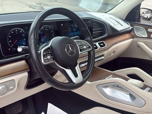 Used 2023 Mercedes-Benz GLS 450 4MATIC image 28