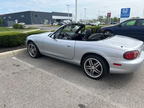 Used 2003 MAZDA MX-5 Miata image 4