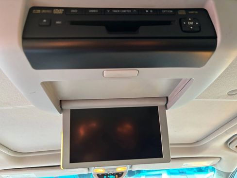 Used 2009 Toyota Sienna XLE image 16