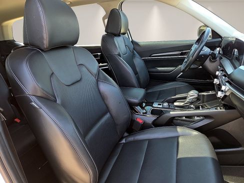Used 2024 Kia Telluride S w/ S Sunroof Package FWD image 9