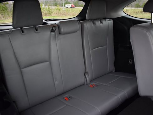 Used 2021 Toyota Highlander XLE image 10