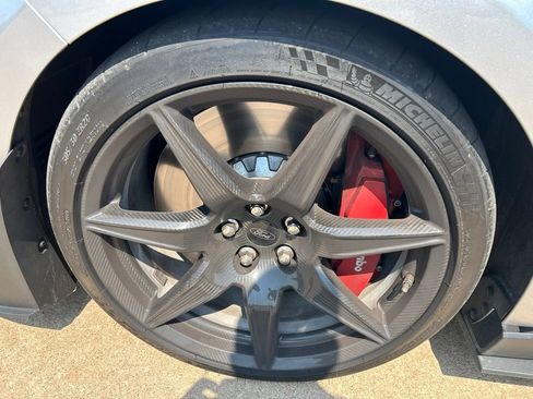 Used 2020 Ford Mustang Shelby GT500 w/ Carbon Fiber Track Pack RWD image 4