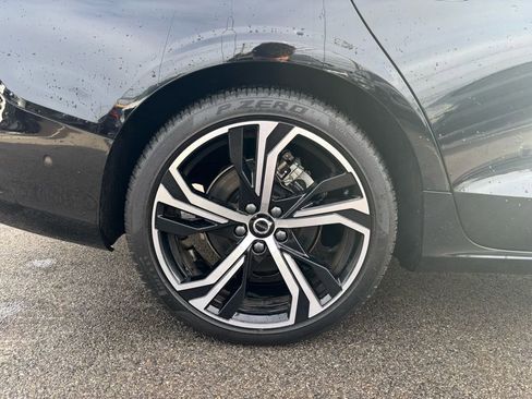 Certified 2025 Volvo S60 B5 Plus AWD/4WD image 30