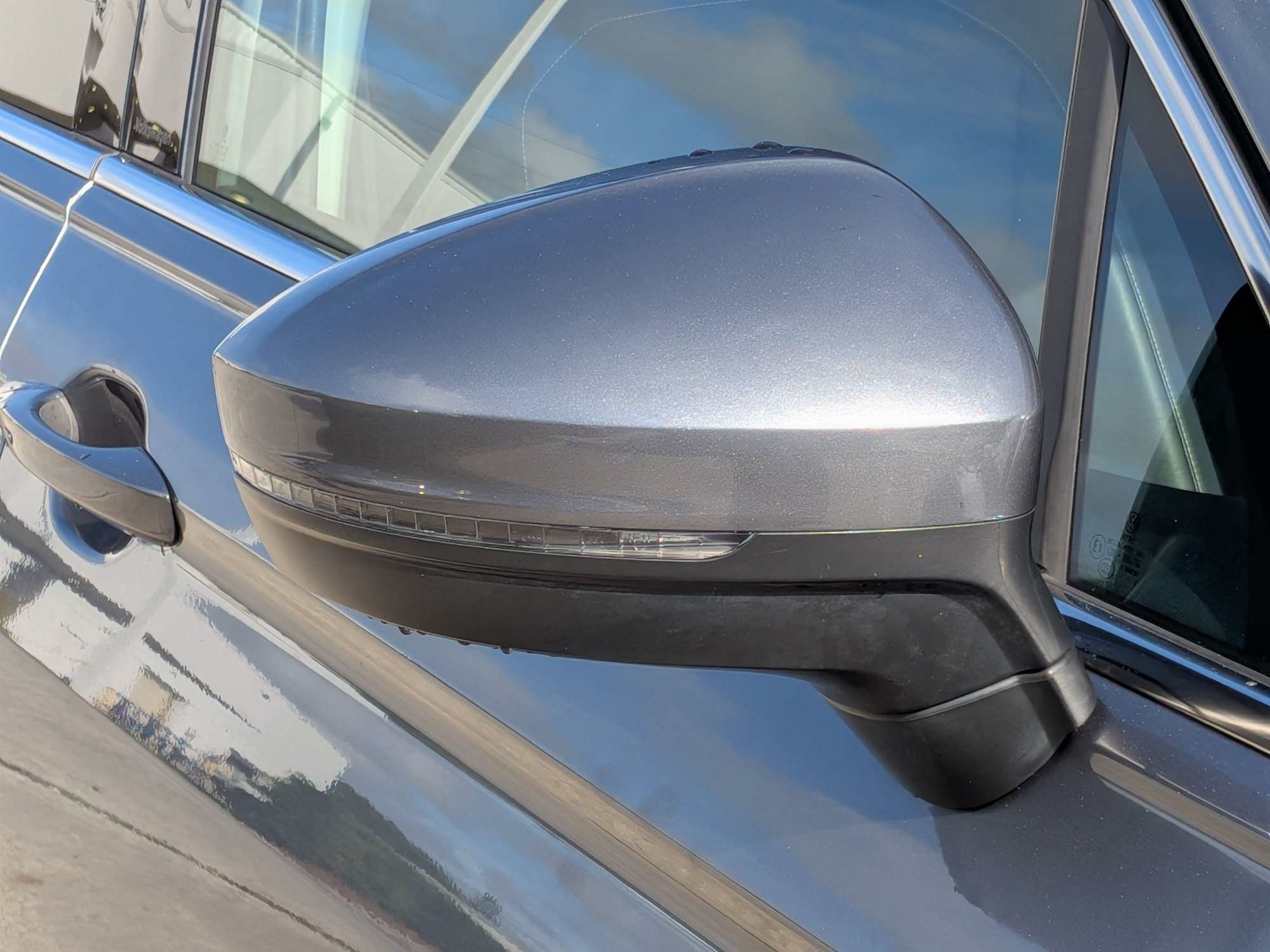 Used 2022 Volkswagen Tiguan SE FWD image 11