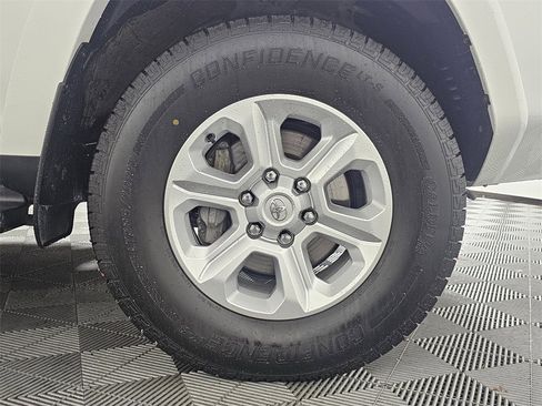 Used 2022 Toyota 4Runner SR5 Premium w/ Moonroof Package image 9