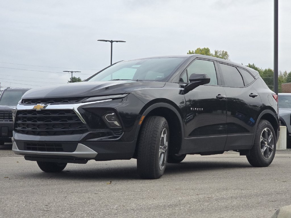 Used 2025 Chevrolet Blazer LT AWD/4WD image 11