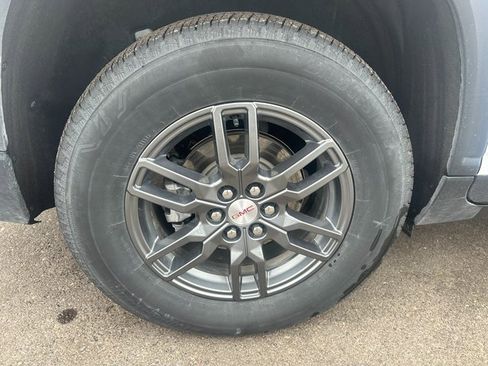 Used 2025 GMC Acadia Elevation image 10