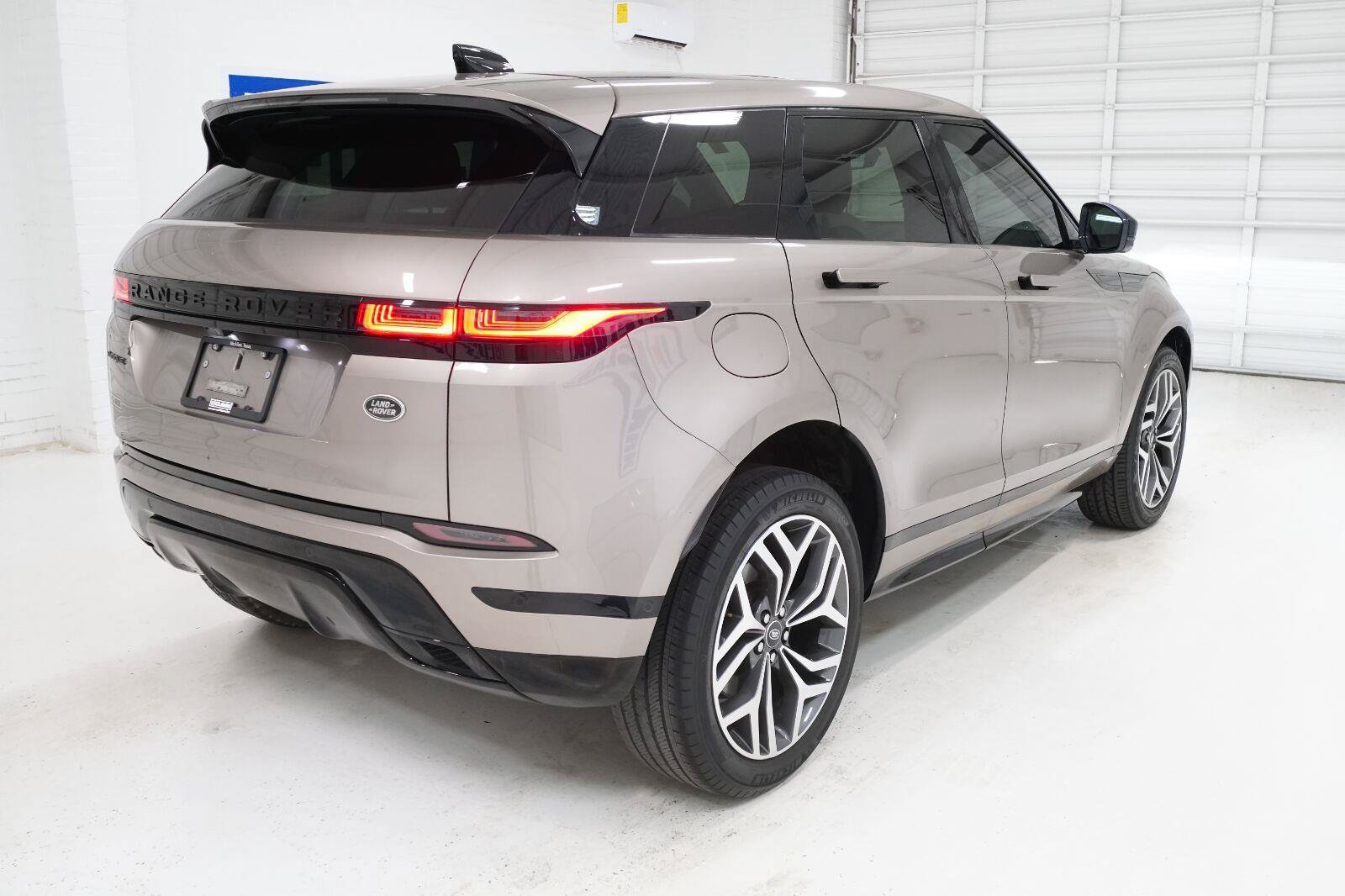 Used 2021 Land Rover Range Rover Evoque R-Dynamic S AWD/4WD image 26