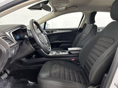 Used 2019 Ford Fusion SE FWD image 14