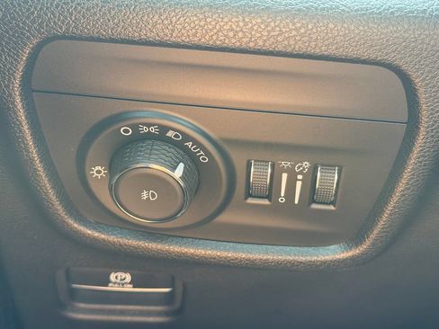 Used 2023 Jeep Grand Cherokee Limited AWD/4WD image 19