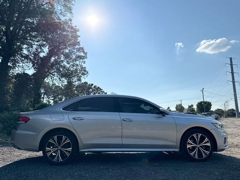 Used 2021 Volkswagen Passat 2.0T SE image 6