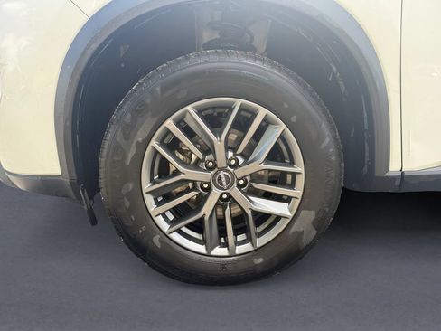 Used 2024 Nissan Rogue S FWD image 10