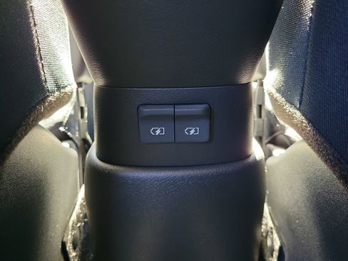 Certified 2025 Nissan Kicks Play S image 13