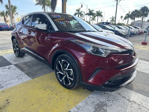 Used 2018 Toyota C-HR XLE image 3