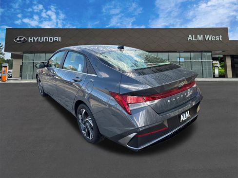 Used 2025 Hyundai Elantra SEL w/ Cargo Package image 7