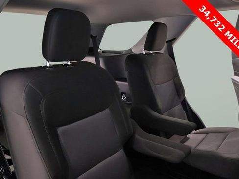 Used 2023 Ford Explorer XLT image 15