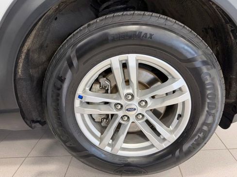 Used 2022 Ford Explorer XLT w/ Equipment Group 202A AWD/4WD image 44