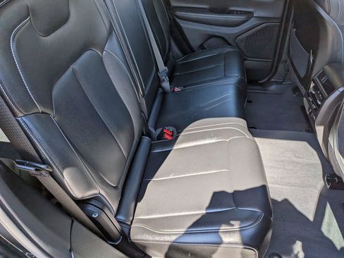 Certified 2023 Jeep Grand Cherokee Limited w/ Black Appearance Package image 25