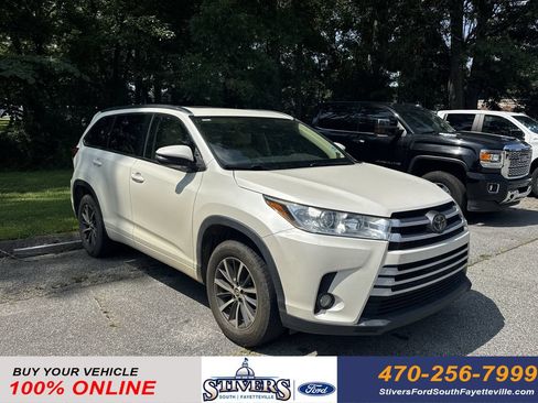 Used 2017 Toyota Highlander XLE FWD image 1