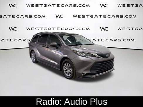 Used 2021 Toyota Sienna XLE image 2