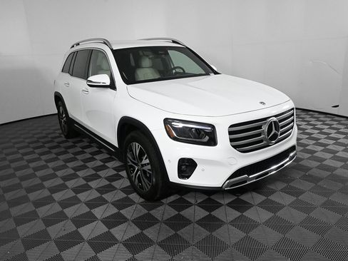 Certified 2025 Mercedes-Benz GLB 250 image 24