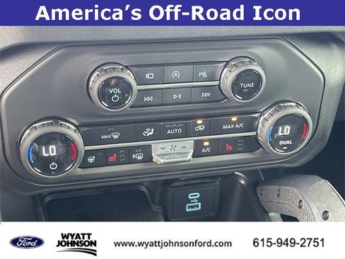 New 2025 Ford Bronco Badlands image 24