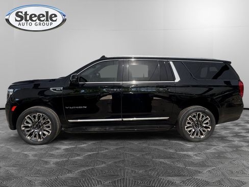 Used 2024 GMC Yukon XL SLT w/ SLT Luxury Package AWD/4WD image 2