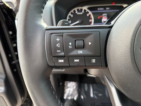 Used 2023 Nissan Rogue SV w/ SV Premium B Package image 23