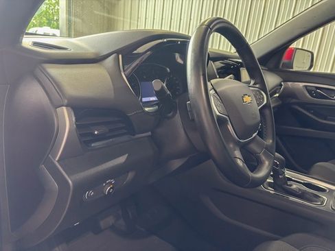 Used 2023 Chevrolet Traverse LT image 21