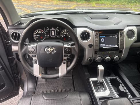 Used 2018 Toyota Tundra SR5 w/ SR5 Upgrade Package AWD/4WD image 17