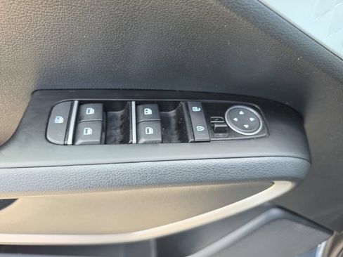 Used 2025 Kia Soul LX w/ LX Technology Package FWD image 16