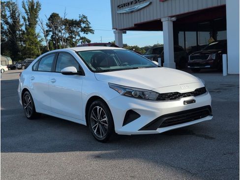 Used 2024 Kia Forte LXS w/ LXS Technology Package image 7