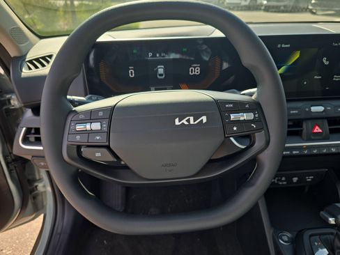 New 2025 Kia K4 LXS image 31