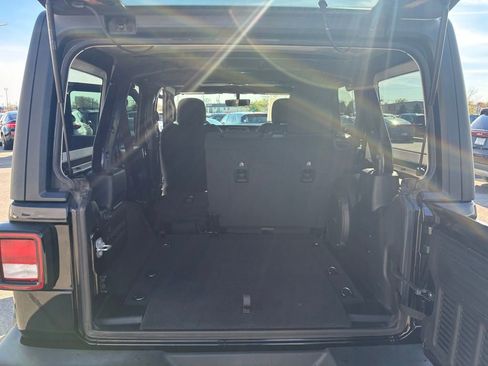 Used 2022 Jeep Wrangler Unlimited Sport AWD/4WD image 28