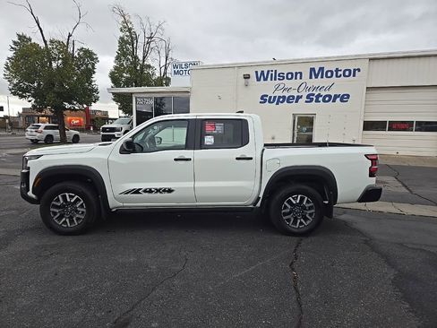 Certified 2024 Nissan Frontier SV w/ Hardbody Edition image 9