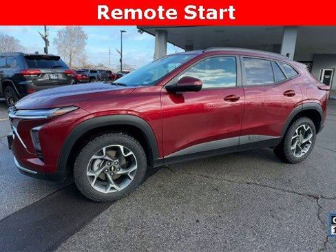 Used 2024 Chevrolet Trax LT w/ LPO, Blackout Package image 5