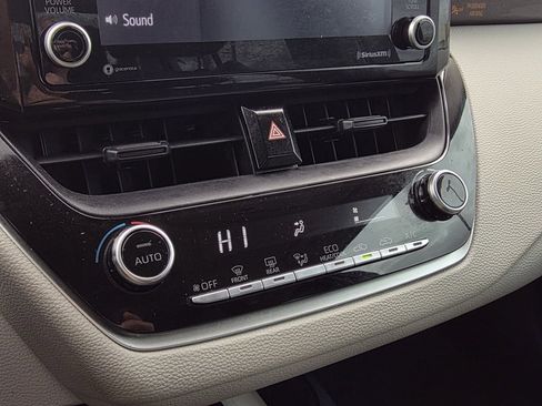 Used 2022 Toyota Corolla LE image 17