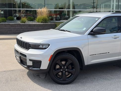 Used 2021 Jeep Grand Cherokee L Laredo AWD/4WD image 2
