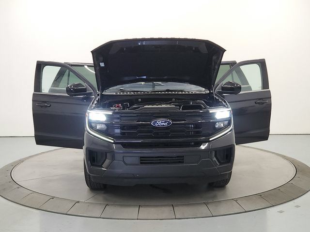 Used 2025 Ford Expedition Active RWD image 11