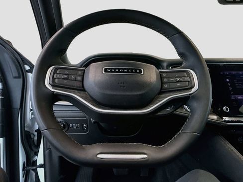 Used 2024 Jeep Wagoneer Series III AWD/4WD image 12