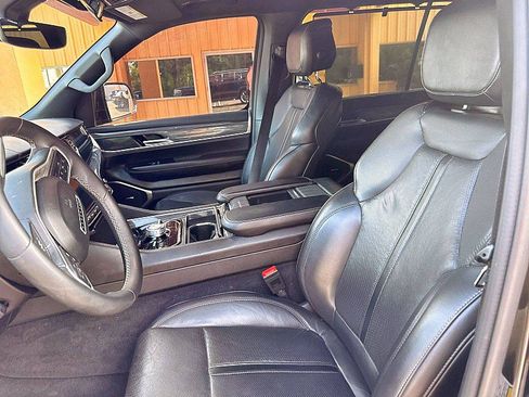 Used 2022 Jeep Wagoneer Series II w/ Convenience Group I AWD/4WD image 13