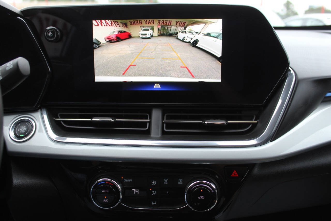 Used 2025 Chevrolet Trax LT FWD image 21